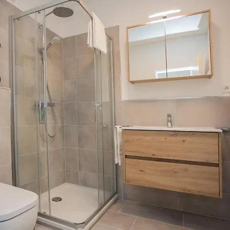 Welcome In - In In De Bergen, Direct Aan De Piste